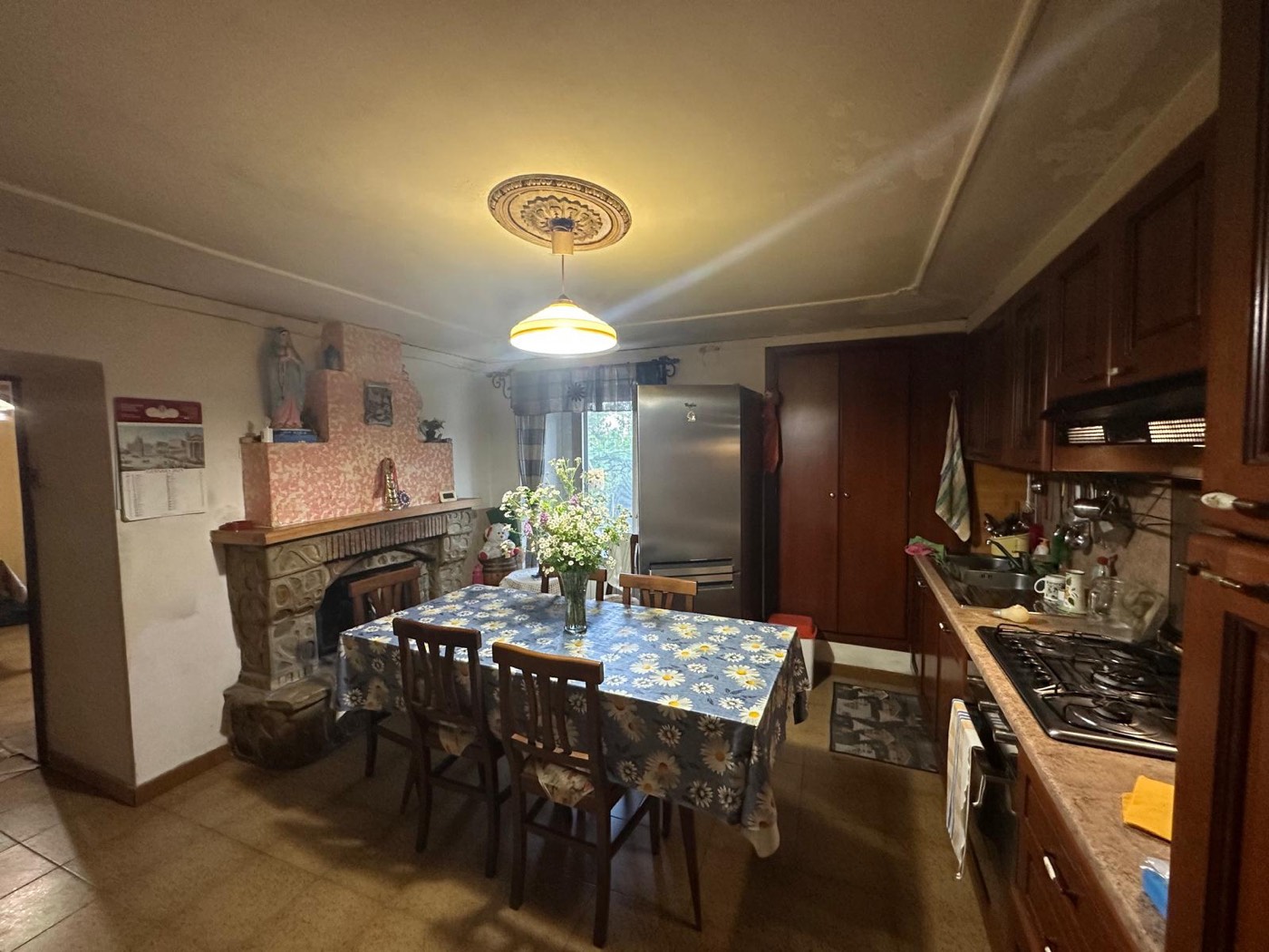 Kitchen, dining and sitting areas — 1324