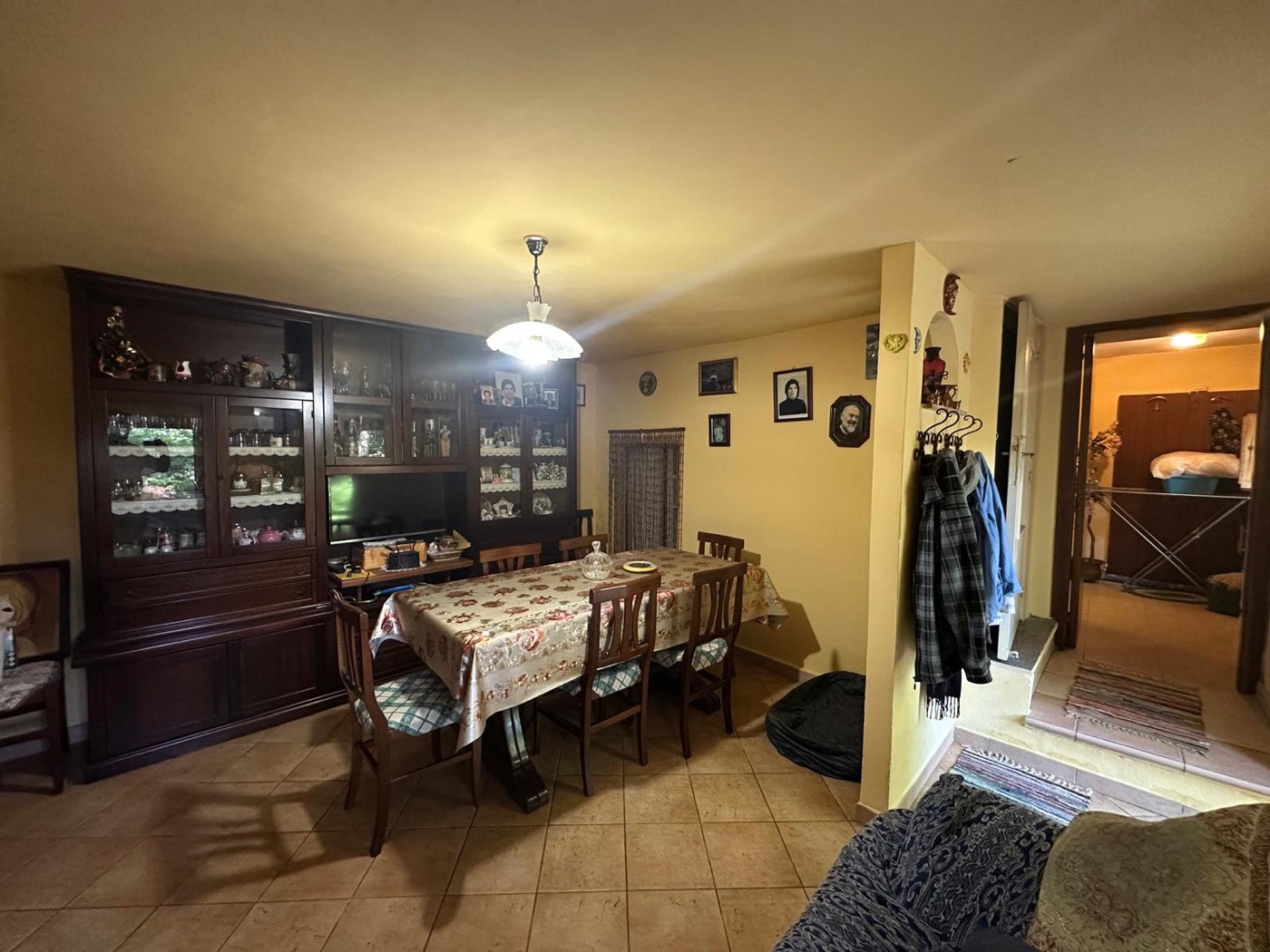 Kitchen, dining and sitting areas — 1324