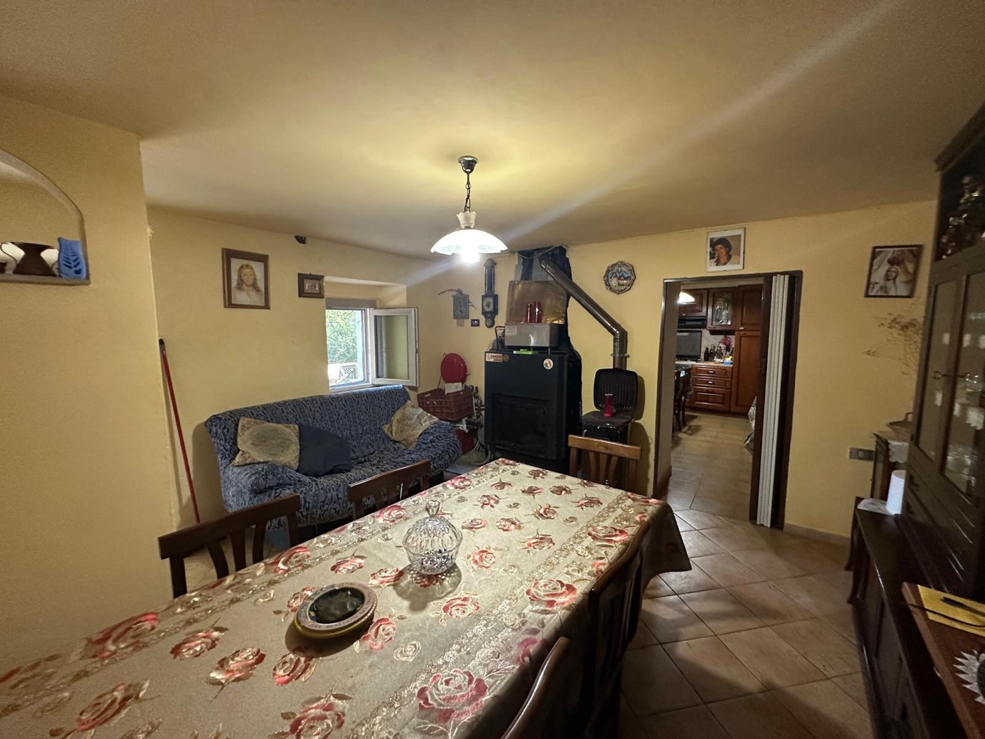 Kitchen, dining and sitting areas — 1324