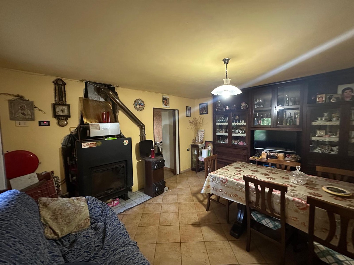 Kitchen, dining and sitting areas — 1324