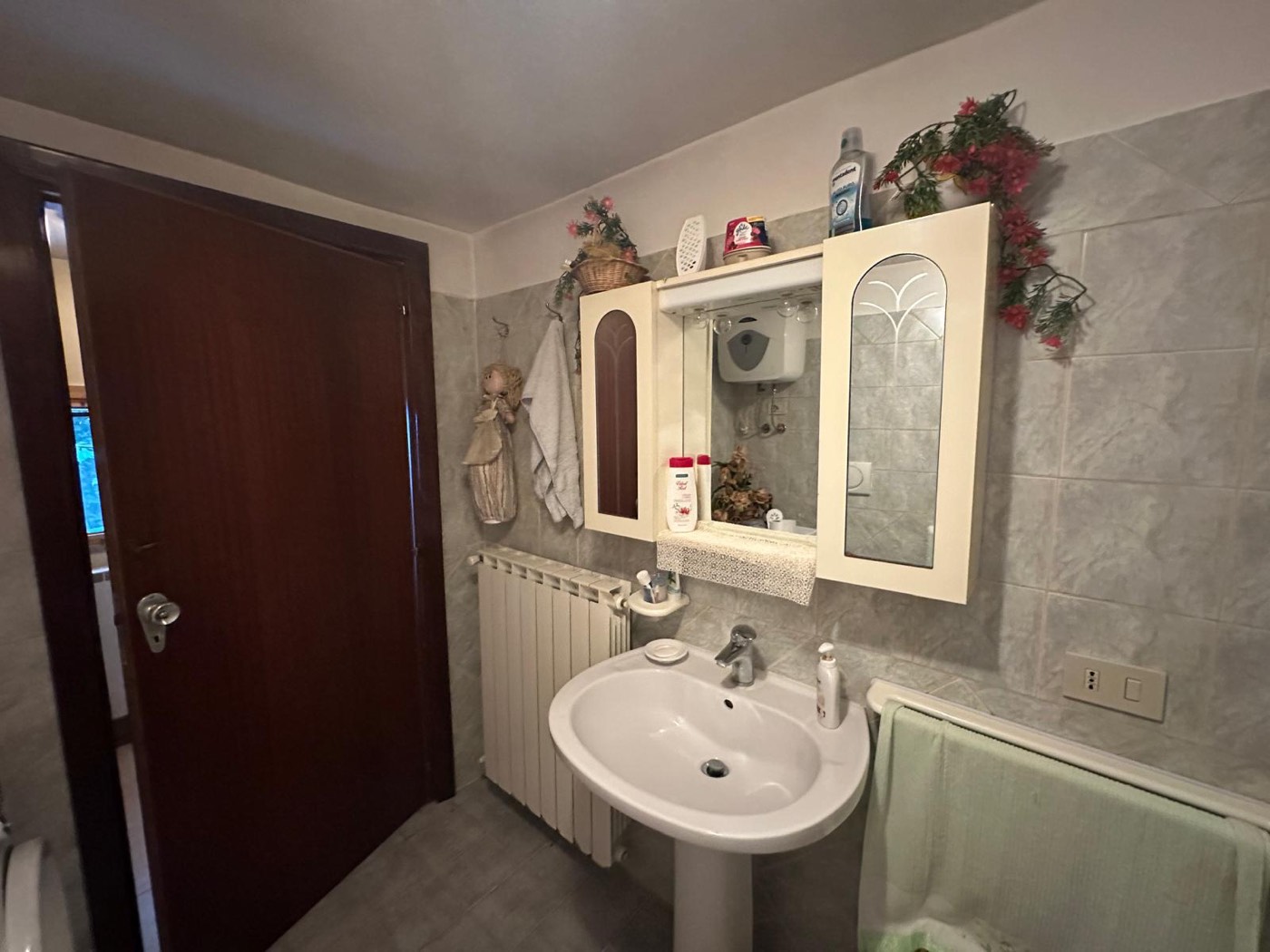Ground-floor bathroom — 1324