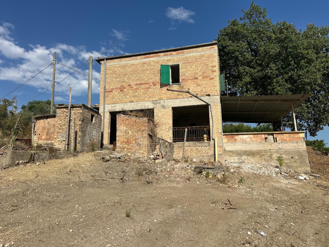 House exterior and covered porch — 1327