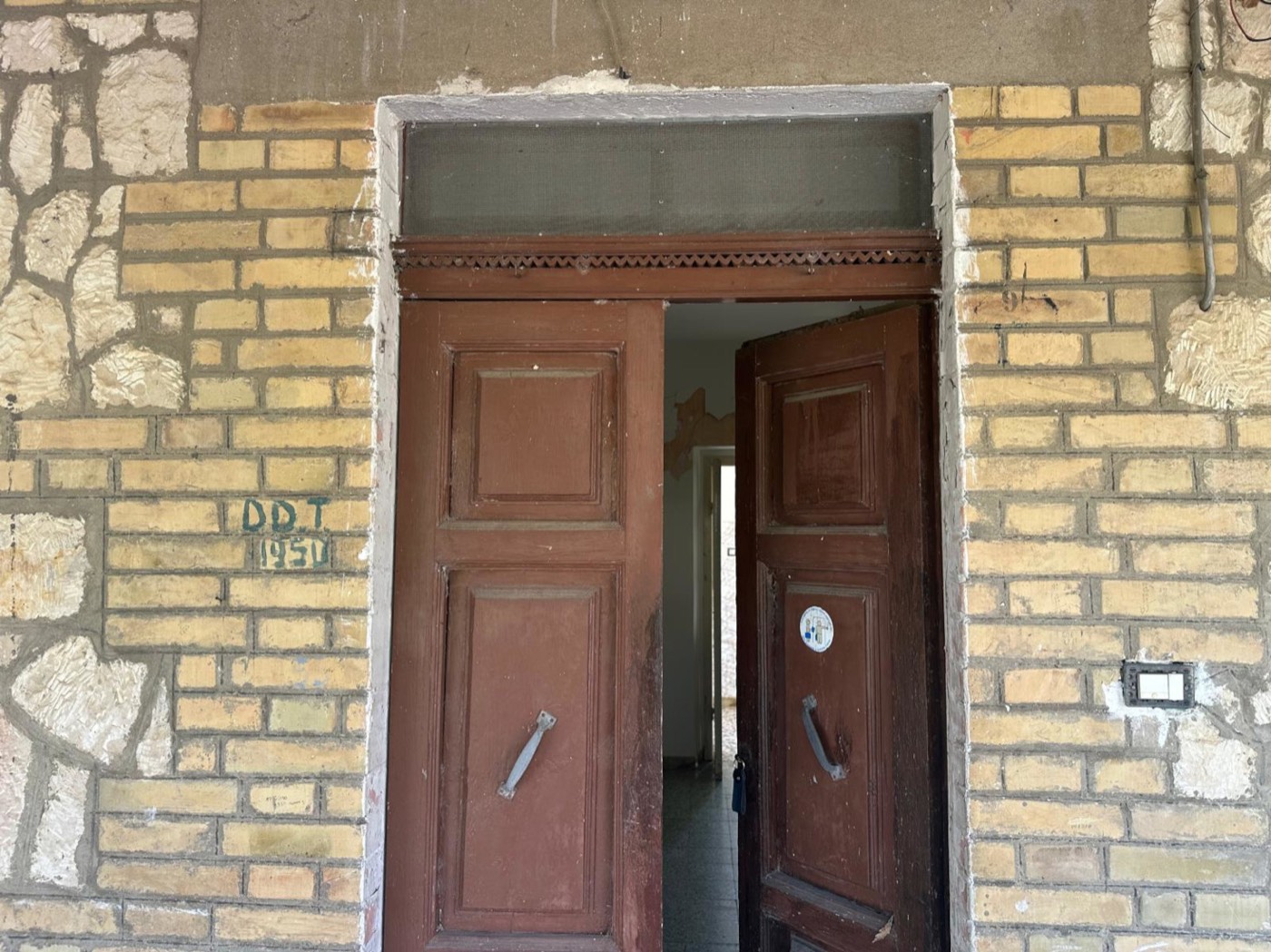 Covered porch and entrance door — 1327
