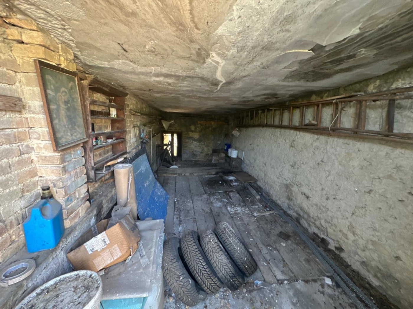 Cellar and storage rooms — 1327