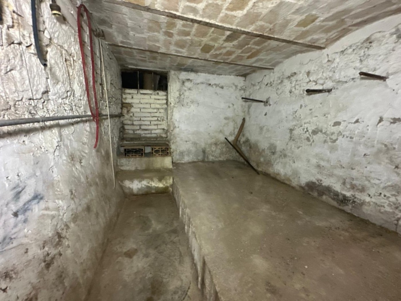 Cellar and storage rooms — 1327