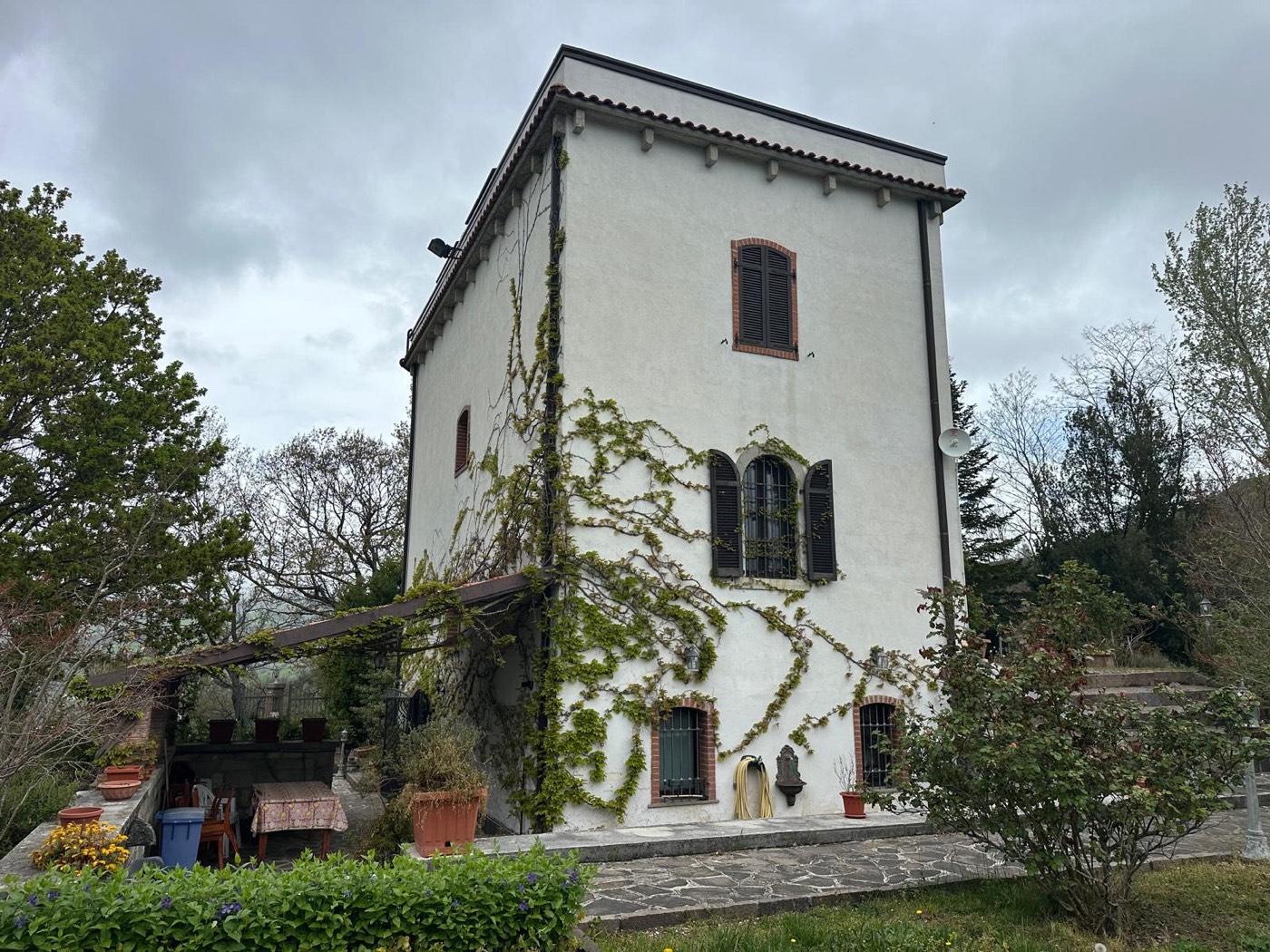 Renovated country villa in Agnone viewed from the garden