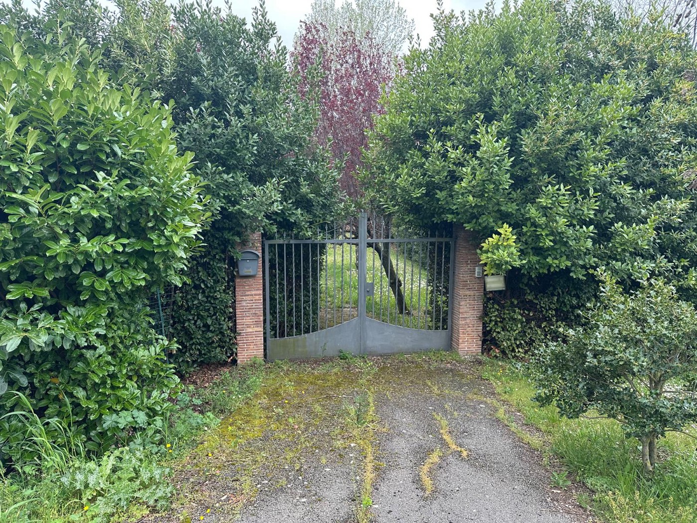Gated driveway — 1329