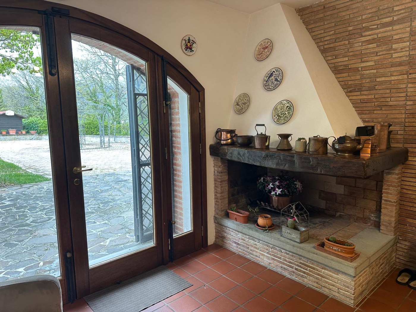 Arched entrance doors — 1329