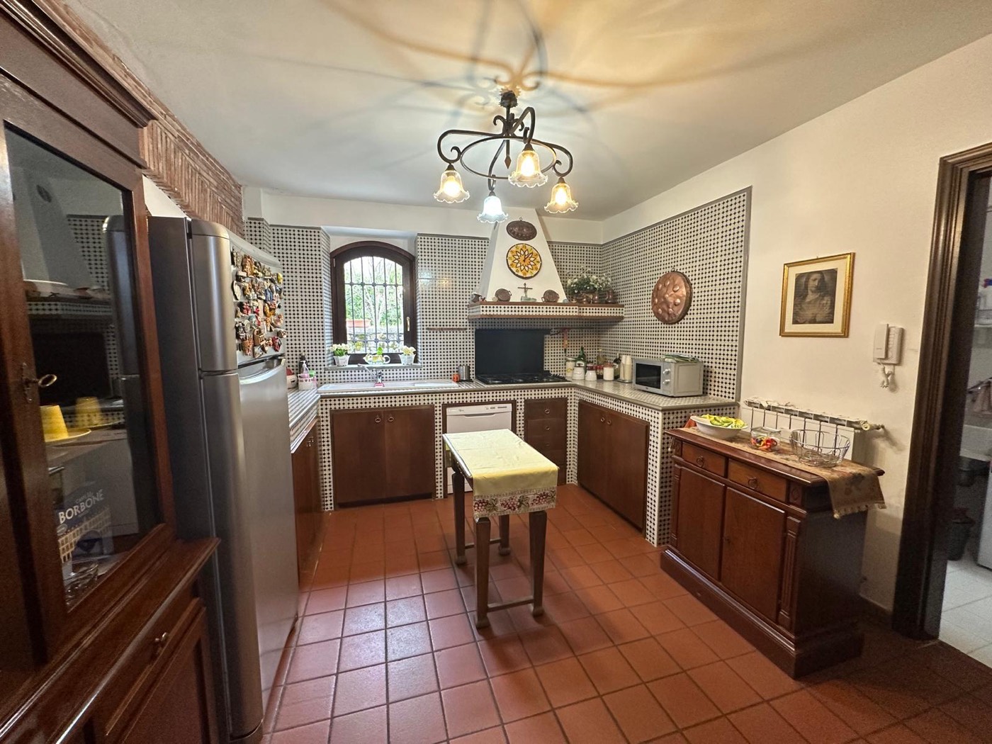 Kitchen and dining area — 1329
