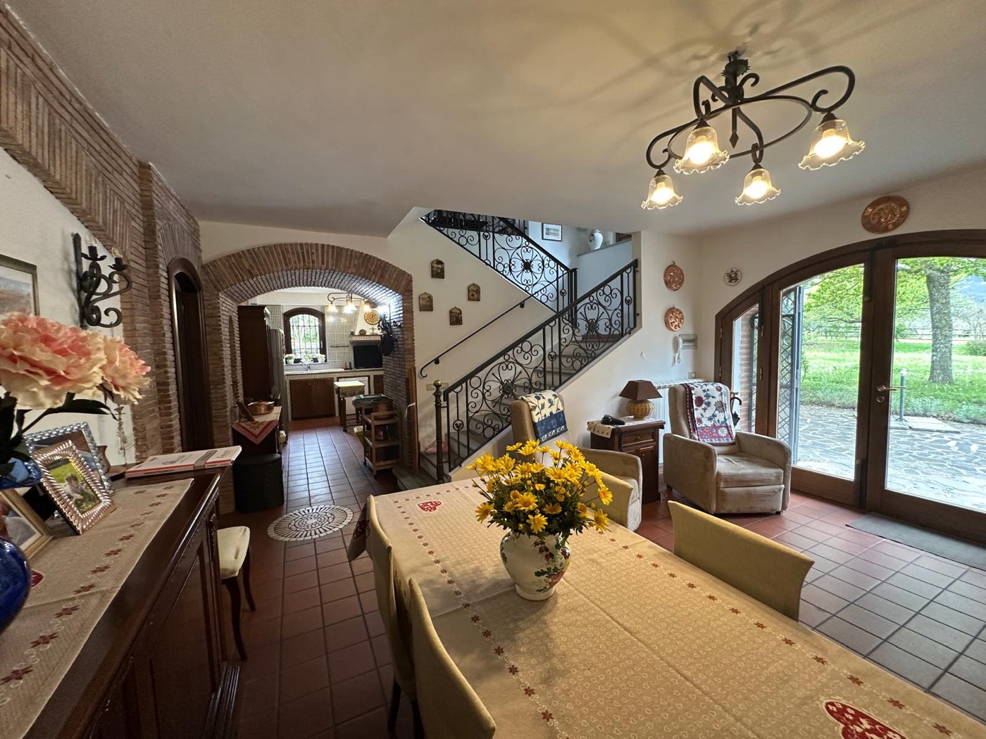 Living room and staircase — 1329