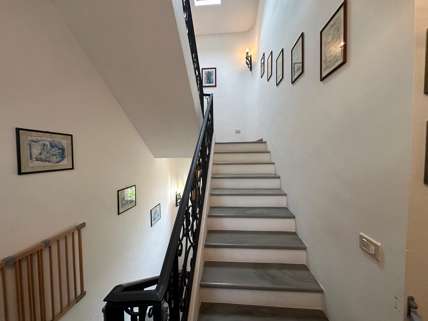 Upper-floor stairwell — 1329