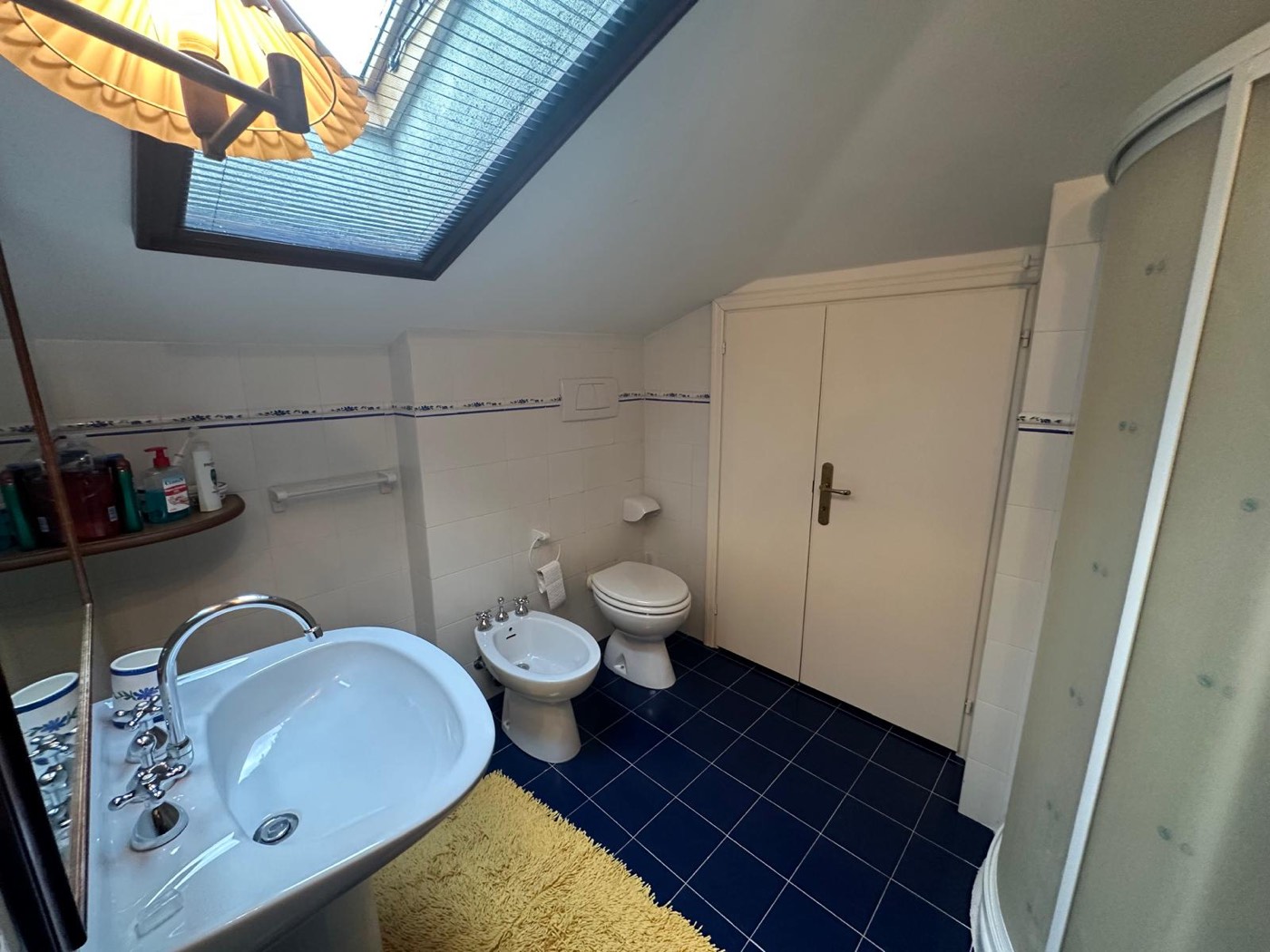 Attic bathroom — 1329