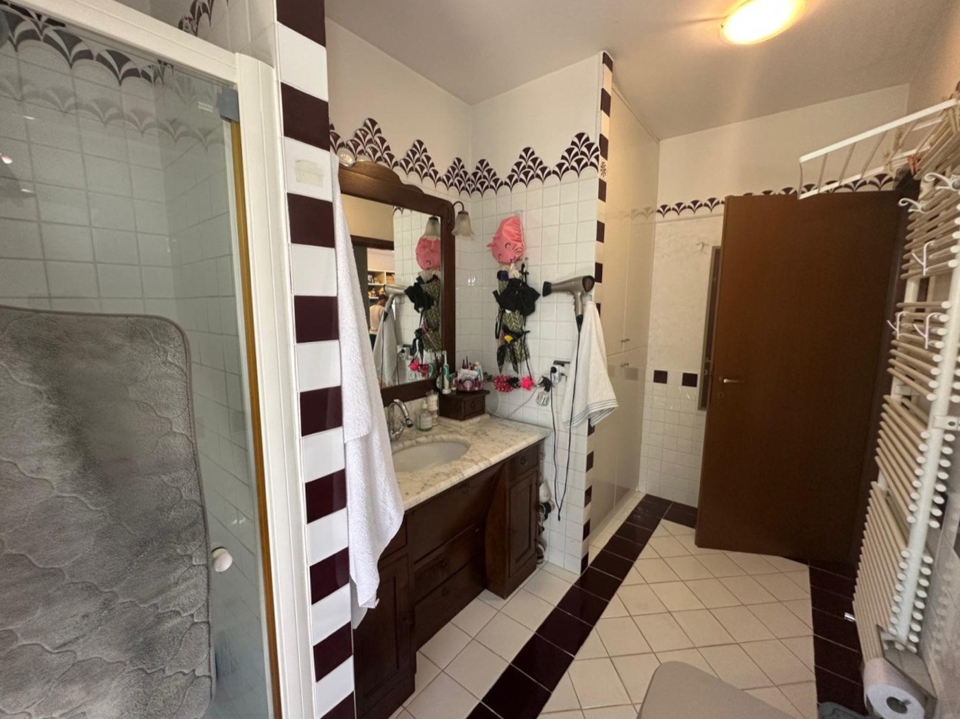 Bathroom interiors — 1332