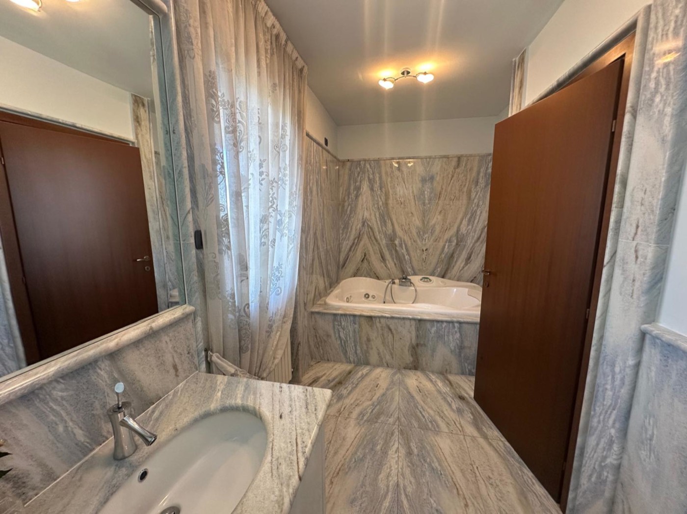 Marble-finished bathroom with whirlpool bath — 1332