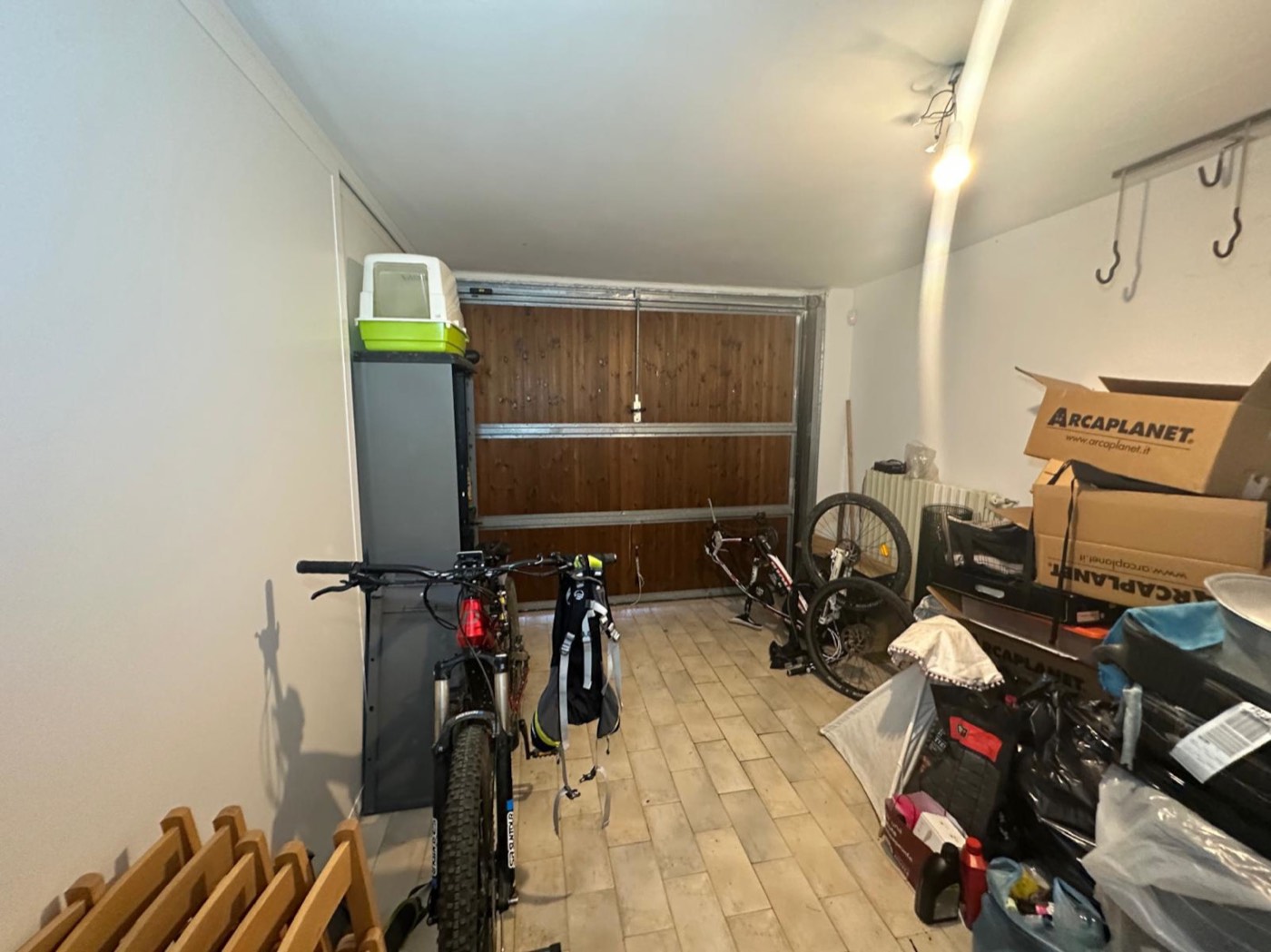 Garage and storage interiors — 1332