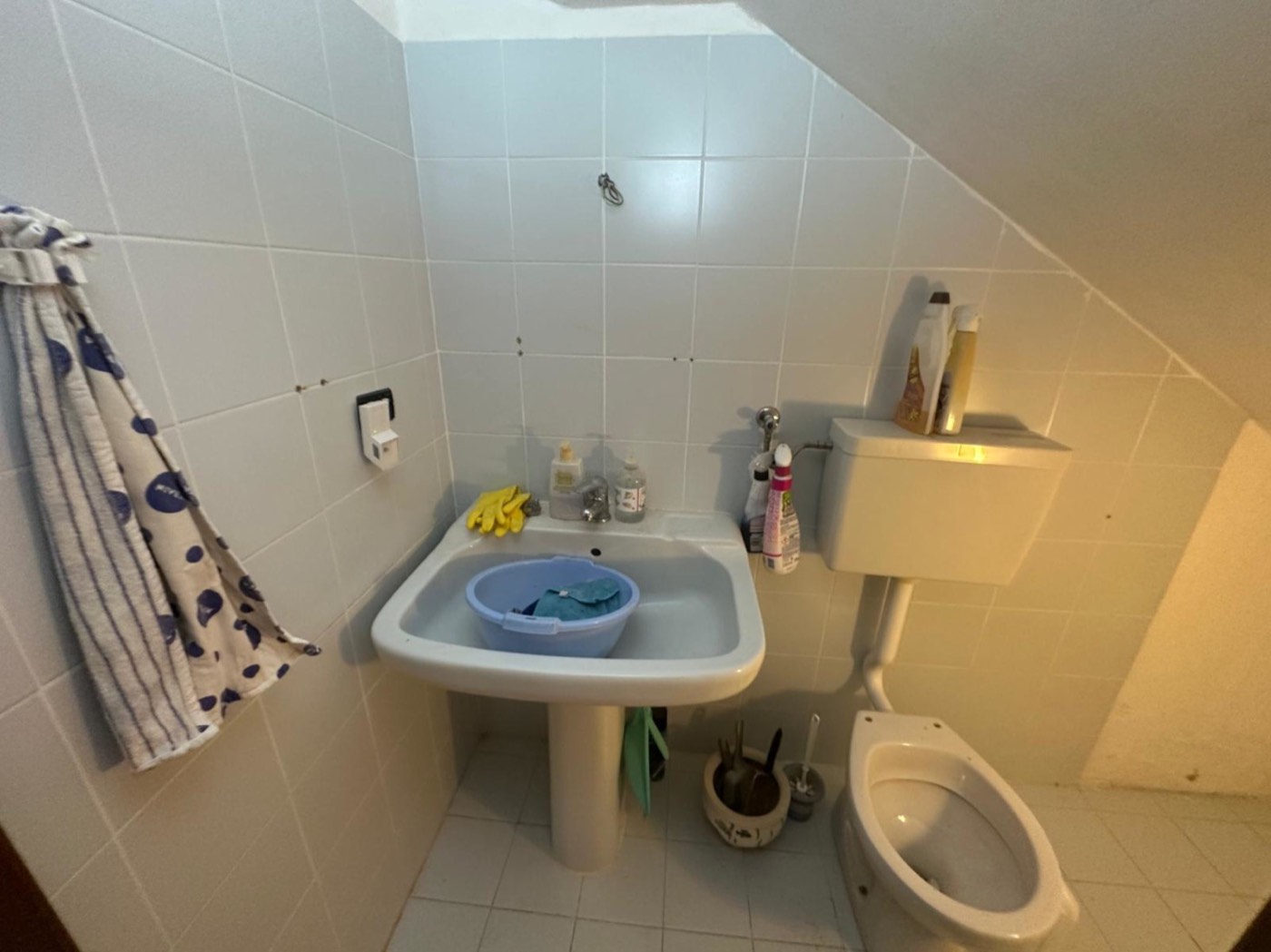 Service bathroom — 1332