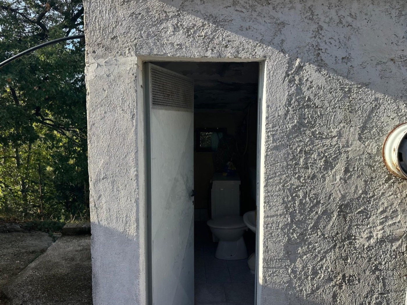 Accessory building exteriors — 1335