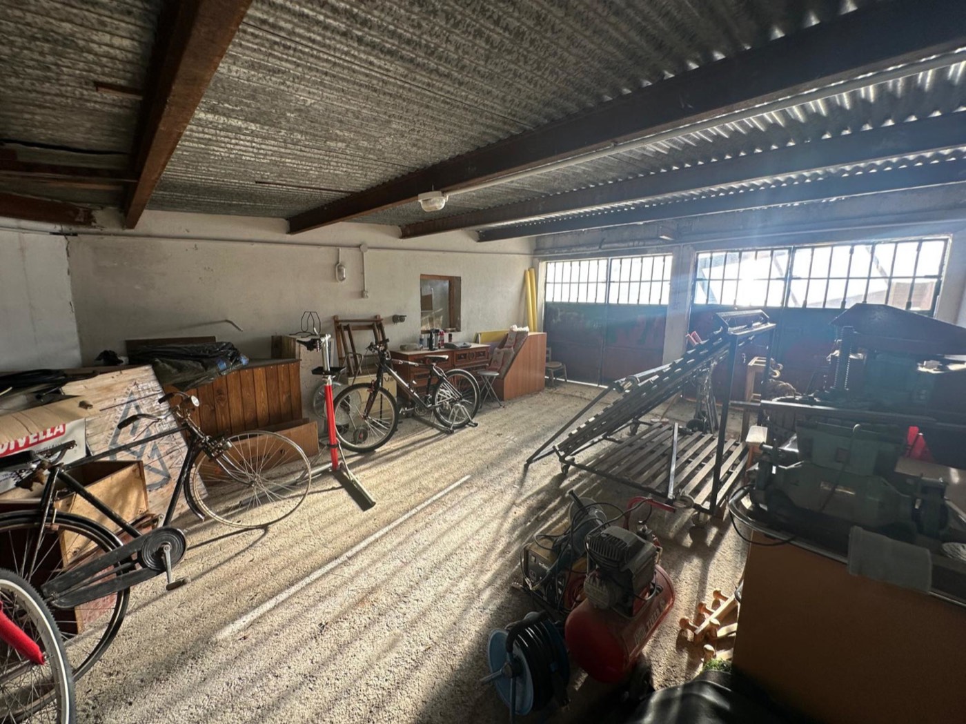 Garage and storage rooms — 1335