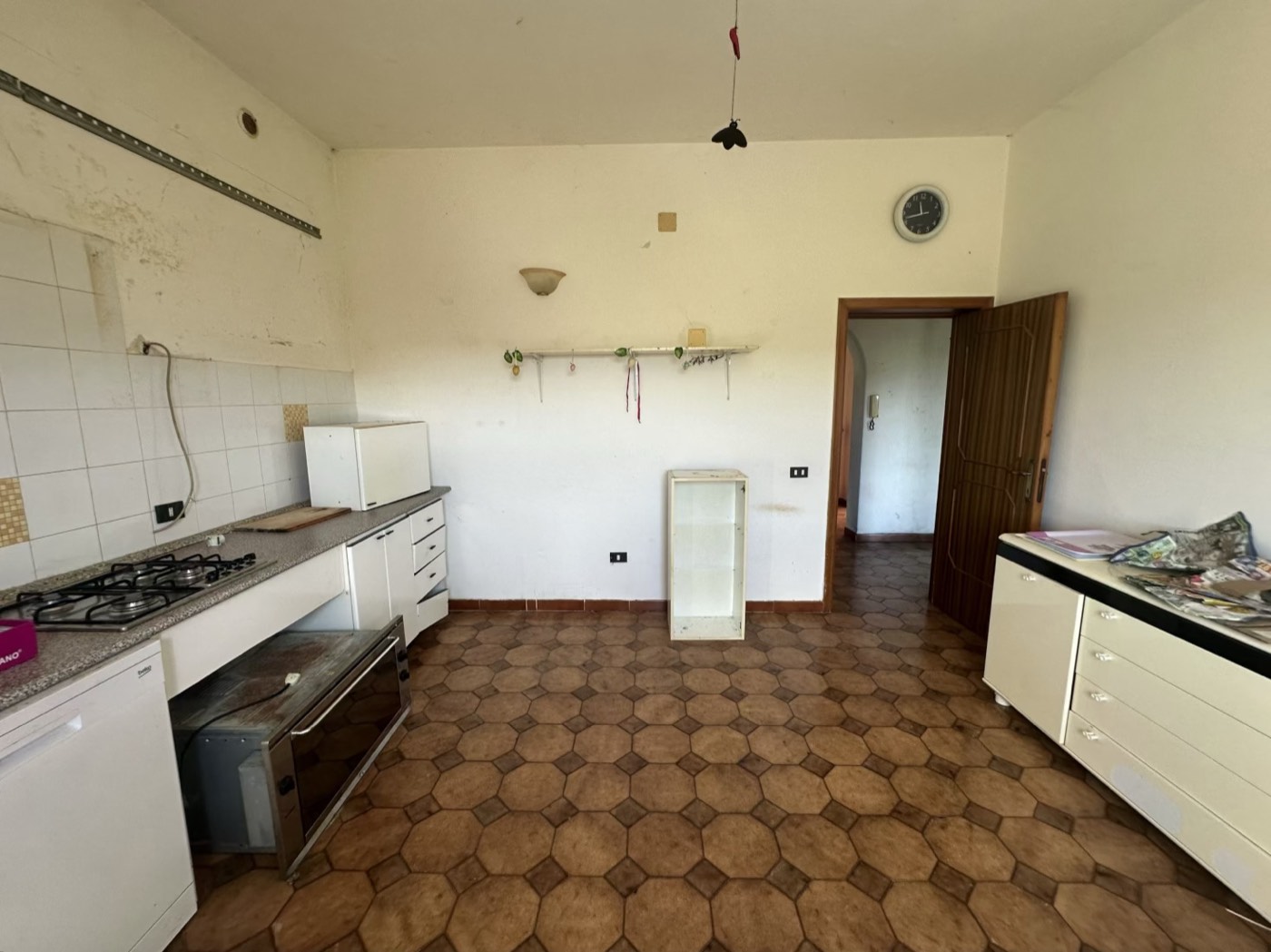 First-floor kitchen and dining room — 1341