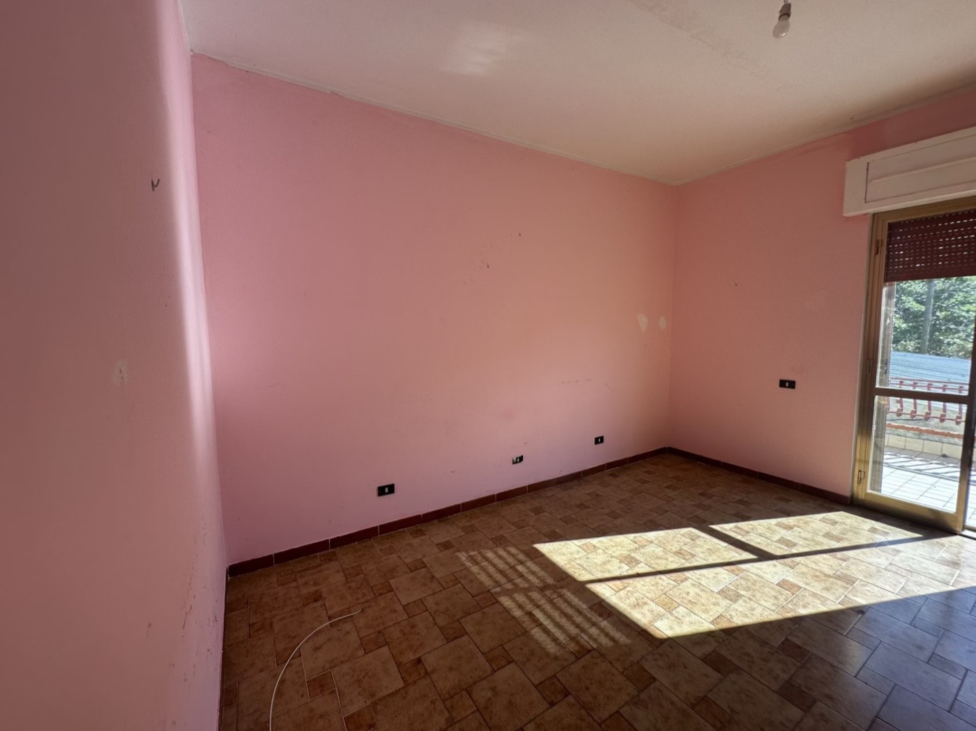 First-floor rooms with balcony access — 1341