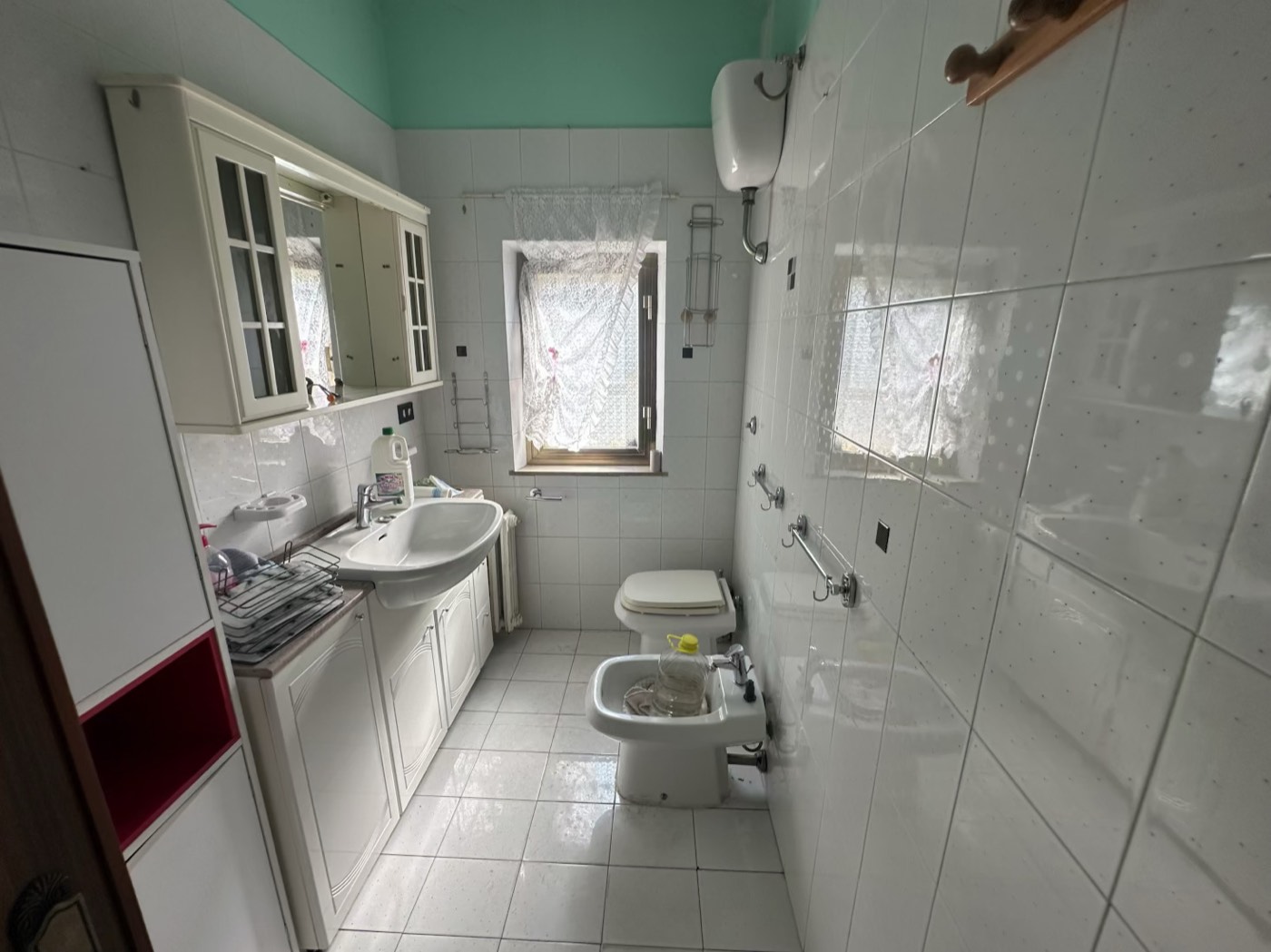 First-floor bathroom — 1341