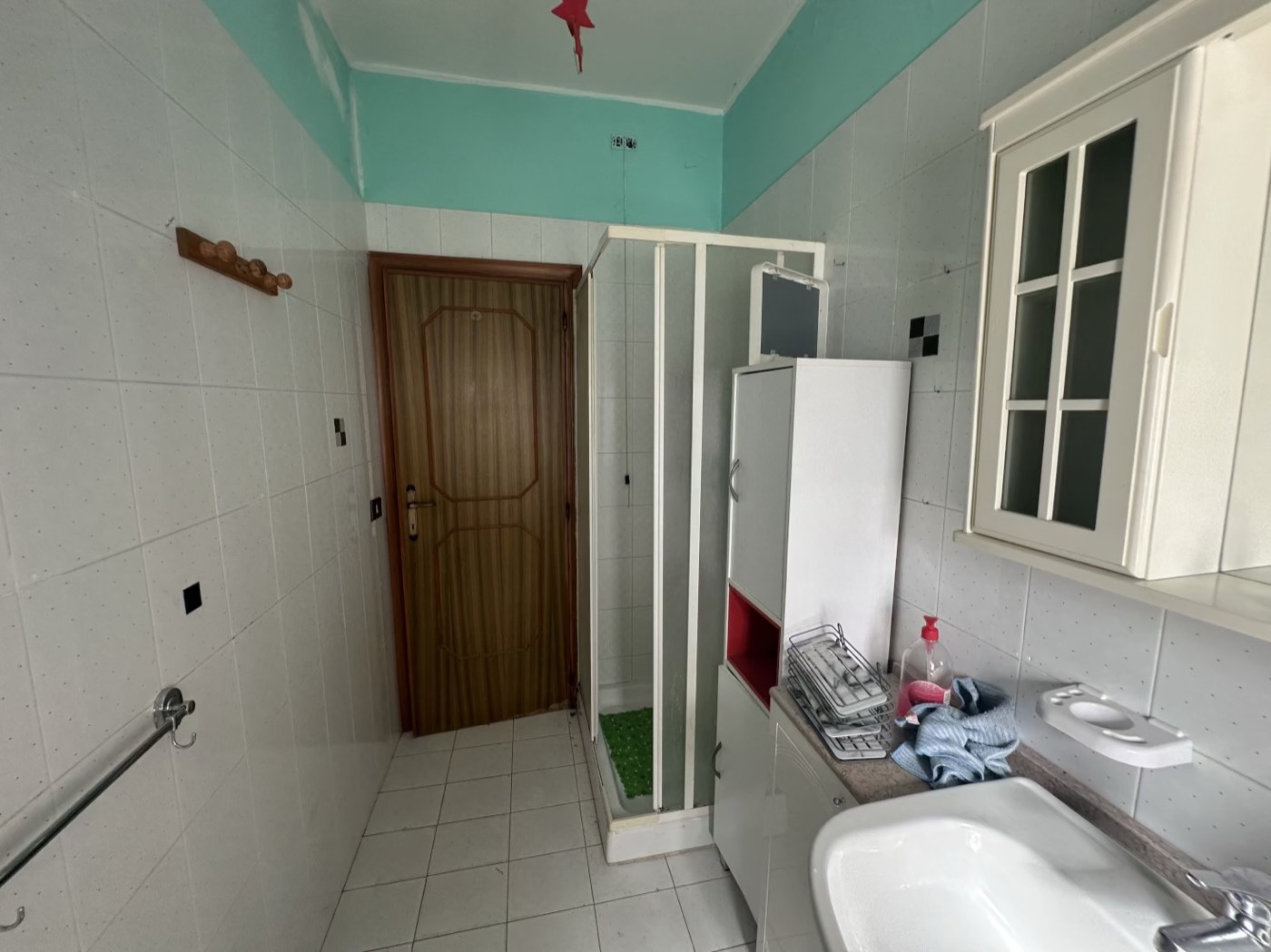 First-floor bathroom — 1341
