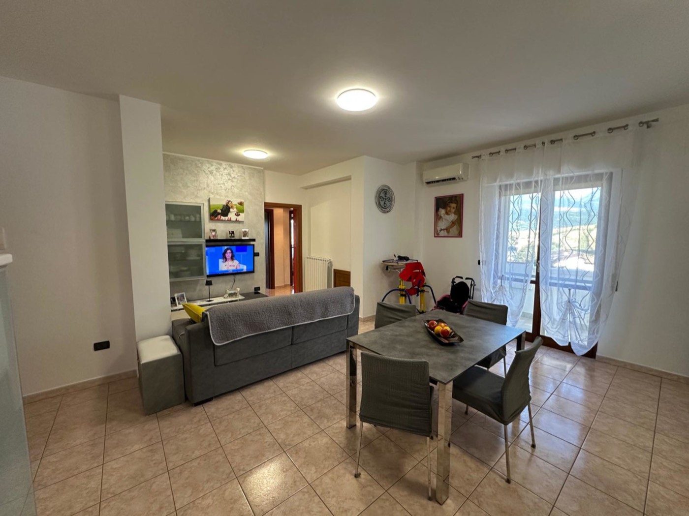 Open-plan kitchen and living room — 1343