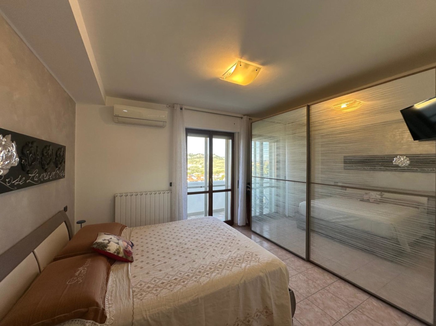 Main bedroom with balcony access — 1343