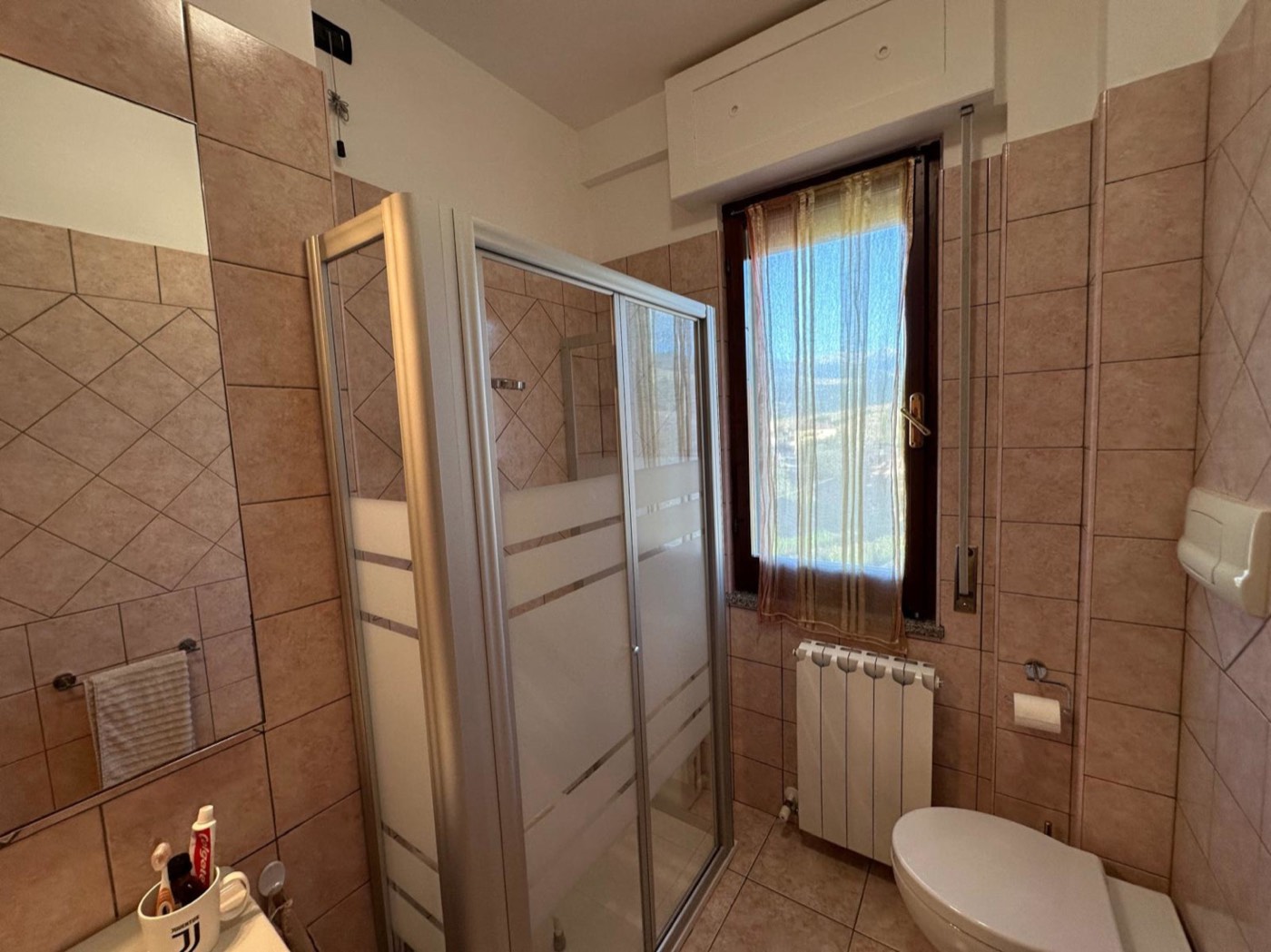 Bathrooms with showers — 1343