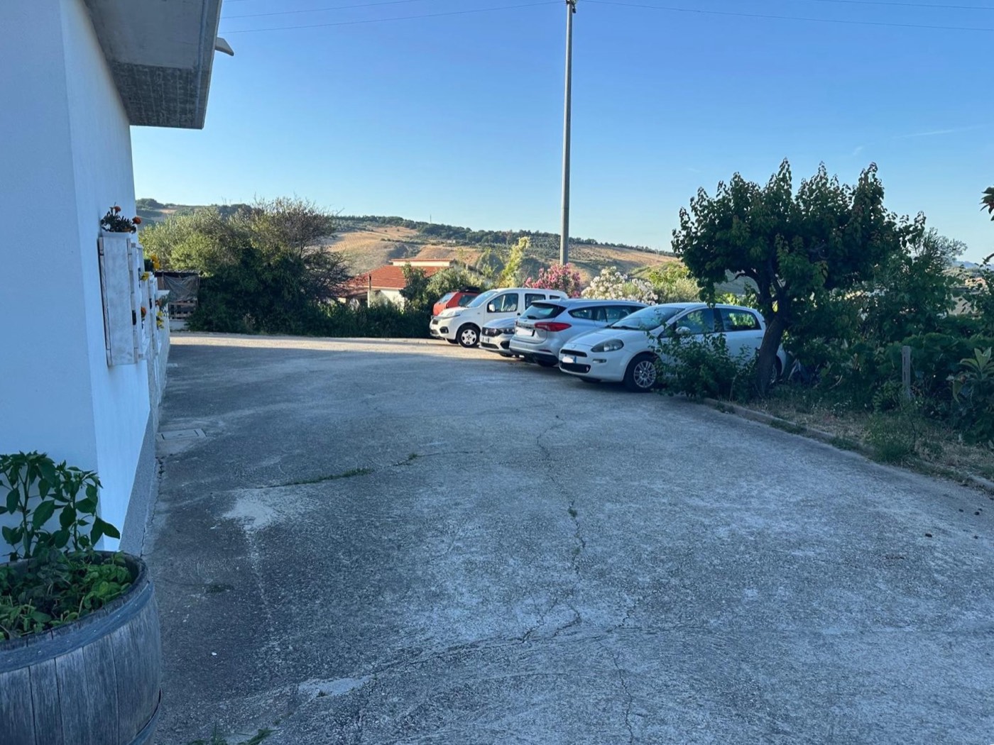 Outdoor parking area — 1343