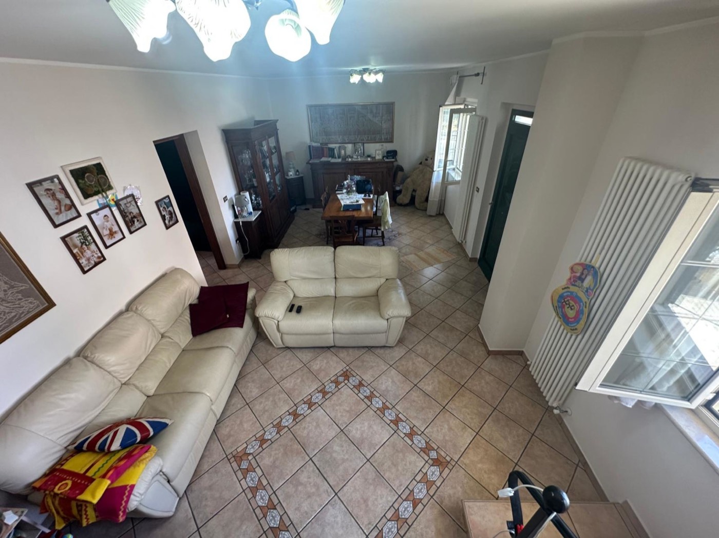 Living room and internal staircase — 1344