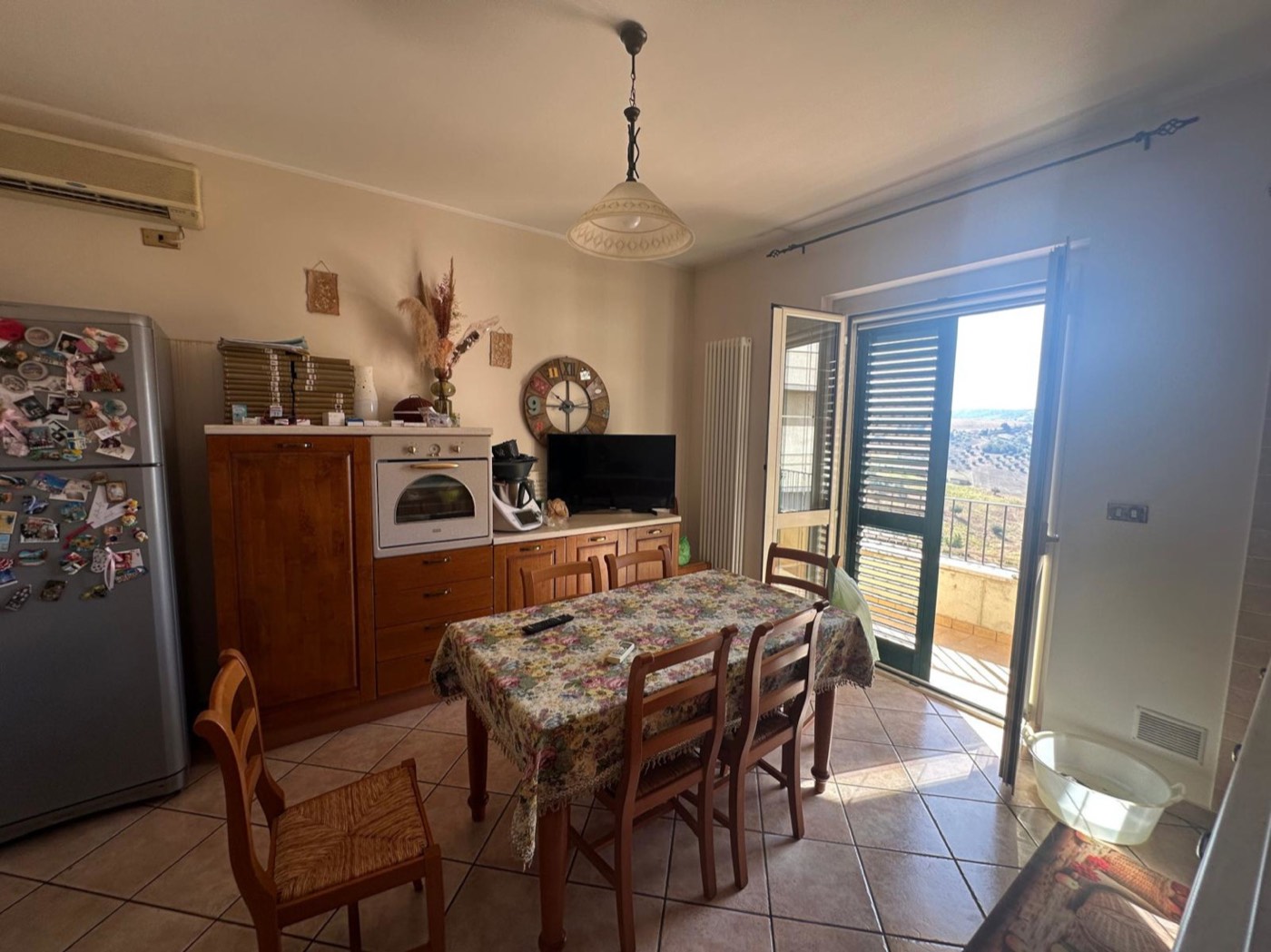 Kitchen and dining room — 1344