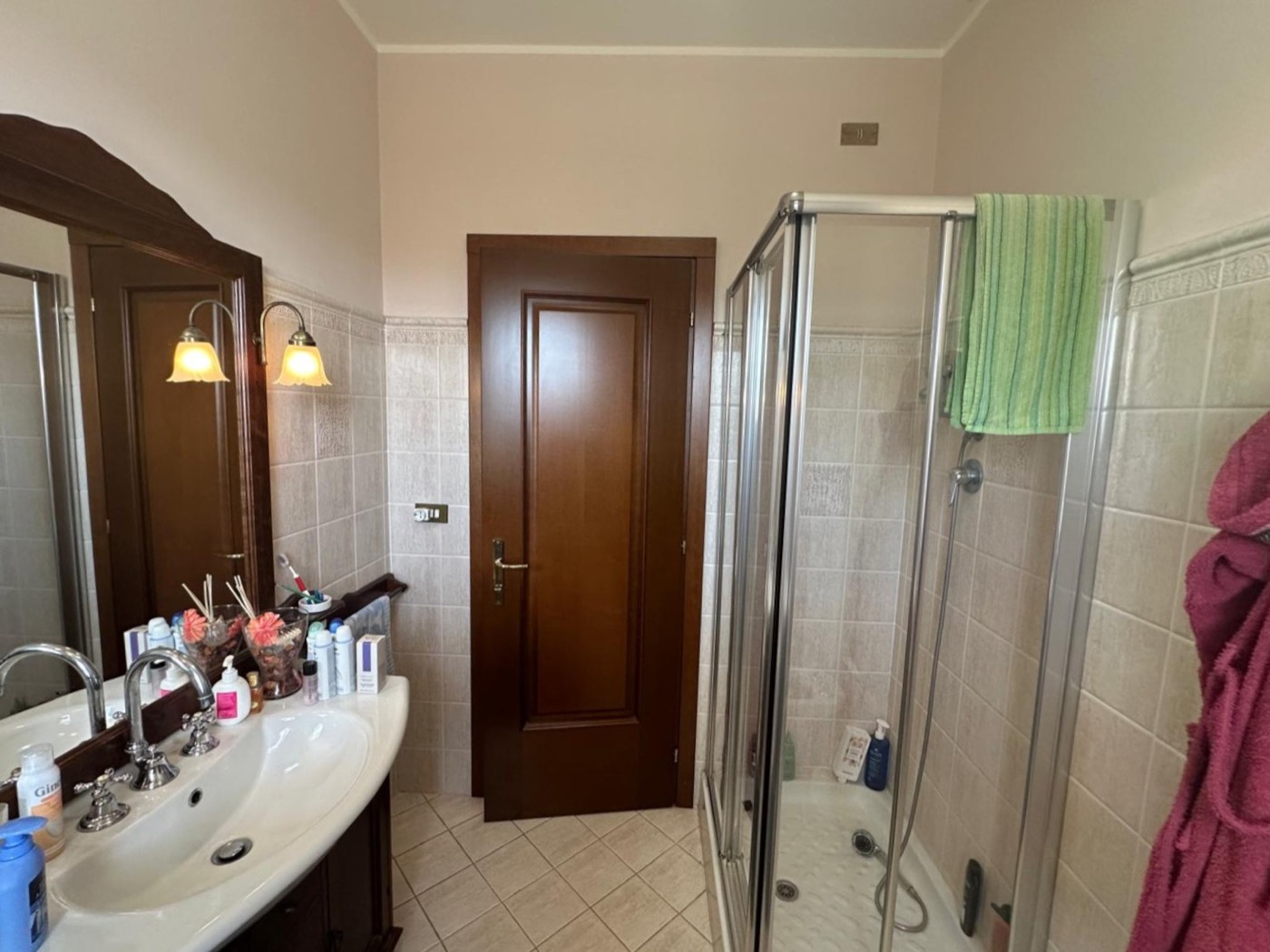 Ground-floor bathroom with shower — 1344