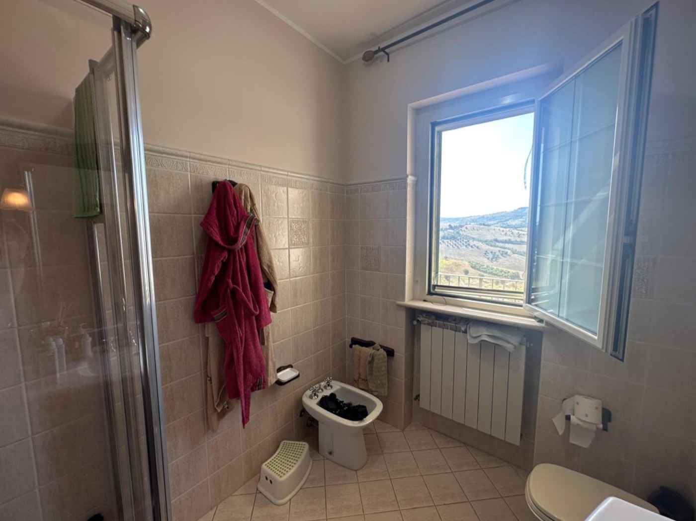 Ground-floor bathroom with shower — 1344