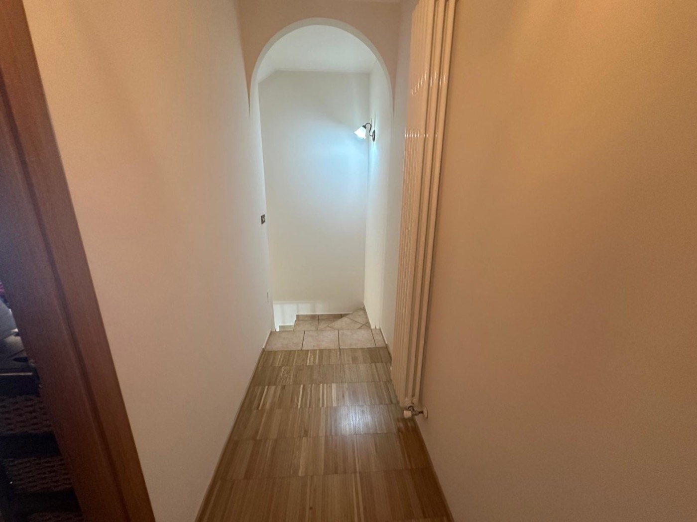 Upstairs hallway — 1344