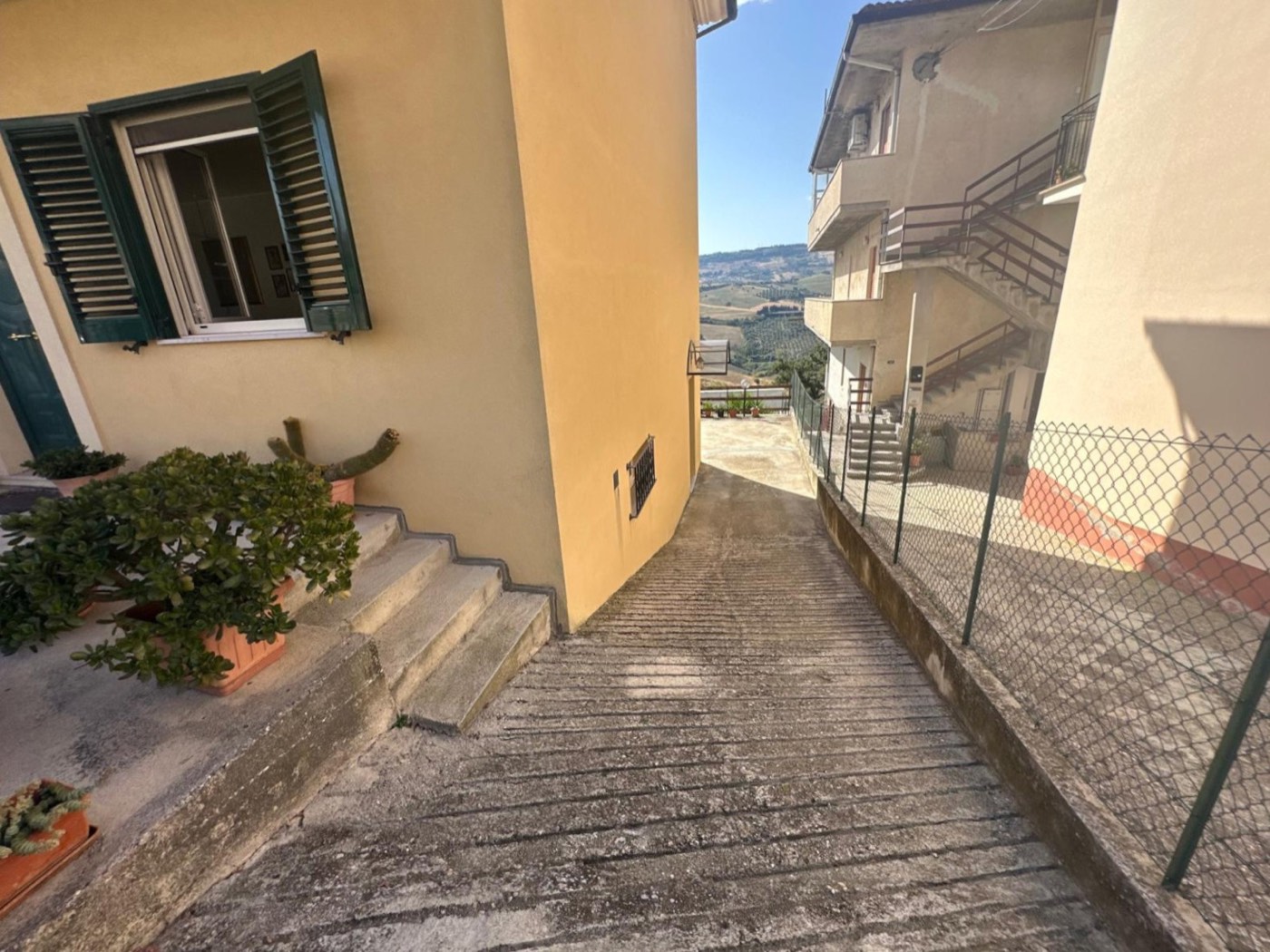 Private courtyard and paths — 1344